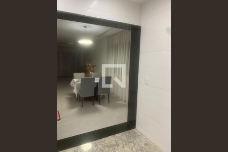 Casa à venda com 300m², 2 quartos e 4 vagas Casa à venda com 300m², 2 quartos e 4 vagasCozinha