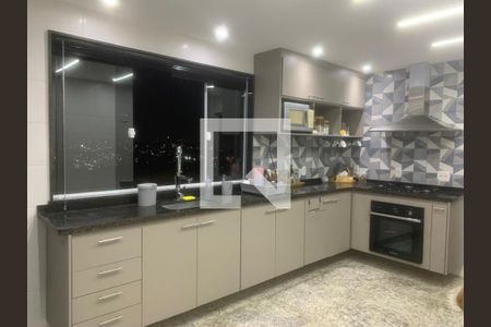 Casa à venda com 300m², 2 quartos e 4 vagas Casa à venda com 300m², 2 quartos e 4 vagasCozinha