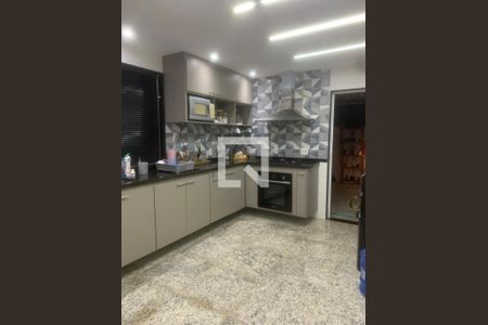 Casa à venda com 300m², 2 quartos e 4 vagas Casa à venda com 300m², 2 quartos e 4 vagasCozinha