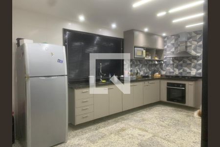 Casa à venda com 300m², 2 quartos e 4 vagas Casa à venda com 300m², 2 quartos e 4 vagasCozinha