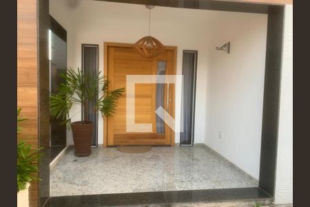 Casa à venda com 300m², 2 quartos e 4 vagas Casa à venda com 300m², 2 quartos e 4 vagasFachada