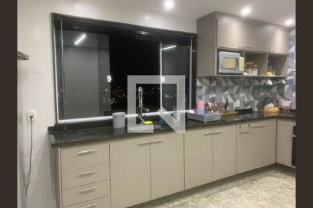 Casa à venda com 300m², 2 quartos e 4 vagas Casa à venda com 300m², 2 quartos e 4 vagasCozinha
