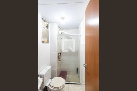 Banheiro de apartamento para alugar com 2 quartos, 42m² em Cosmos, Rio de Janeiro