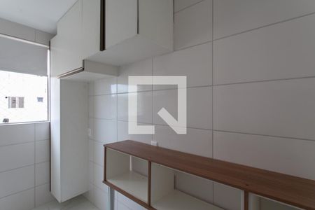 Cozinha de apartamento para alugar com 2 quartos, 57m² em Planalto, Belo Horizonte
