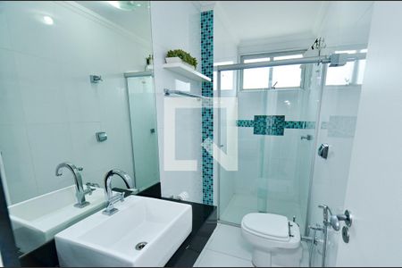 Apartamento para alugar com 72m², 2 quartos e 1 vaga Apartamento para alugar com 72m², 2 quartos e 1 vagaBanheiro social