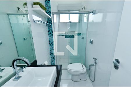 Apartamento para alugar com 72m², 2 quartos e 1 vaga Apartamento para alugar com 72m², 2 quartos e 1 vagaBanheiro social