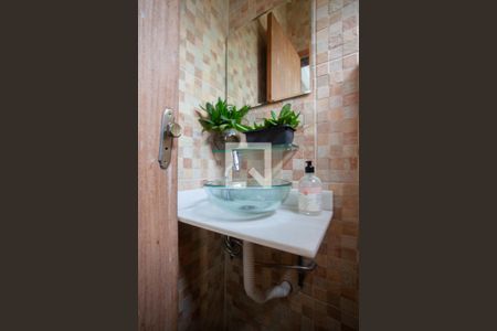 Casa à venda com 500m², 3 quartos e 1 vaga Casa à venda com 500m², 3 quartos e 1 vagaLavabo