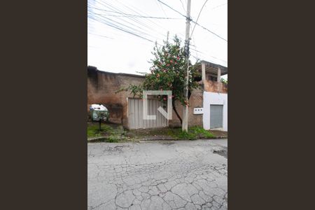 Casa à venda com 500m², 3 quartos e 1 vaga Casa à venda com 500m², 3 quartos e 1 vagaFachada