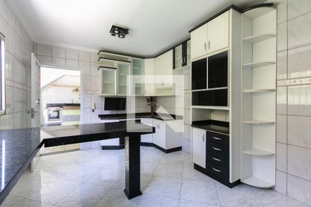 Casa à venda com 250m², 2 quartos e 2 vagas Casa à venda com 250m², 2 quartos e 2 vagasCozinha - Armários