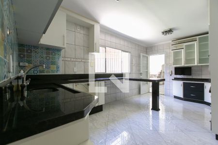Casa à venda com 250m², 2 quartos e 2 vagas Casa à venda com 250m², 2 quartos e 2 vagasCozinha - Armários