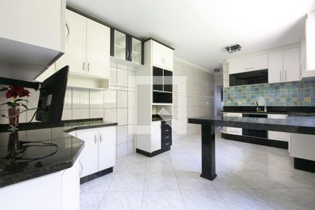 Casa à venda com 250m², 2 quartos e 2 vagas Casa à venda com 250m², 2 quartos e 2 vagasCozinha - Armários