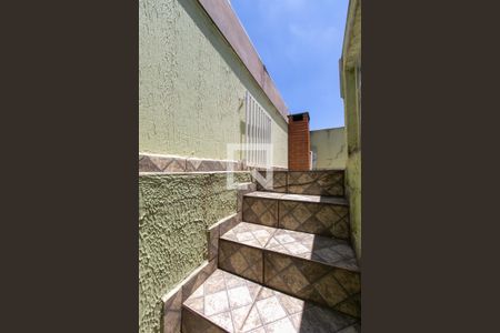 Casa à venda com 250m², 2 quartos e 2 vagas Casa à venda com 250m², 2 quartos e 2 vagasEscada