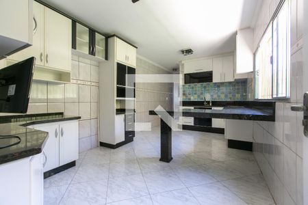 Casa à venda com 250m², 2 quartos e 2 vagas Casa à venda com 250m², 2 quartos e 2 vagasCozinha - Armários