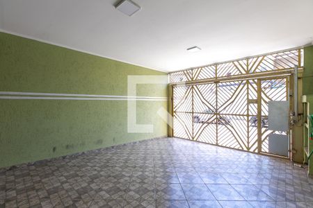 Casa à venda com 250m², 2 quartos e 2 vagas Casa à venda com 250m², 2 quartos e 2 vagasGaragem