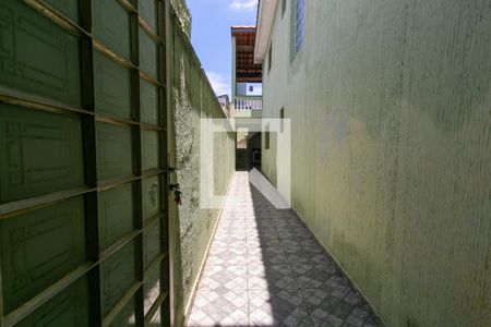 Casa à venda com 250m², 2 quartos e 2 vagas Casa à venda com 250m², 2 quartos e 2 vagasCorredor