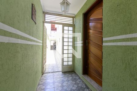 Casa à venda com 250m², 2 quartos e 2 vagas Casa à venda com 250m², 2 quartos e 2 vagasEntrada
