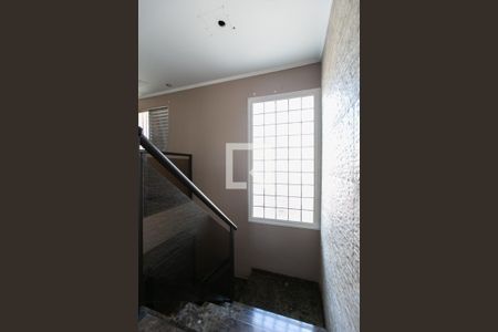 Casa à venda com 250m², 2 quartos e 2 vagas Casa à venda com 250m², 2 quartos e 2 vagasEscada