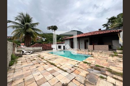 Casa à venda com 610m², 5 quartos e 4 vagasPiscina / Churrasqueira