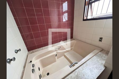 Casa à venda com 610m², 5 quartos e 4 vagasBanheiro Suite