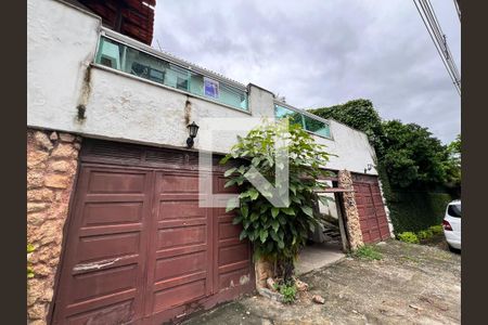 Casa à venda com 610m², 5 quartos e 4 vagasFachada