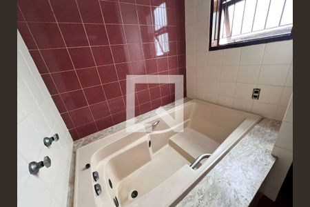 Casa à venda com 610m², 5 quartos e 4 vagasBanheiro Suite