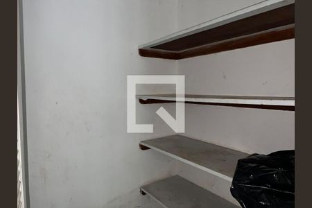 Casa à venda com 610m², 5 quartos e 4 vagasDispença