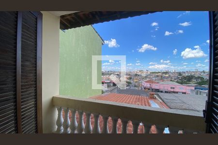 Casa à venda com 190m², 3 quartos e 6 vagas Casa à venda com 190m², 3 quartos e 6 vagasVaranda