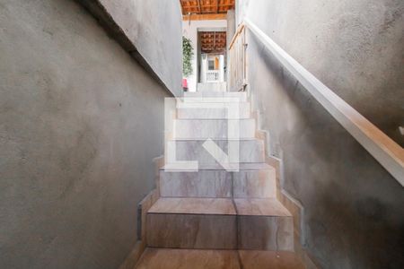 Casa à venda com 190m², 3 quartos e 6 vagas Casa à venda com 190m², 3 quartos e 6 vagasEscada