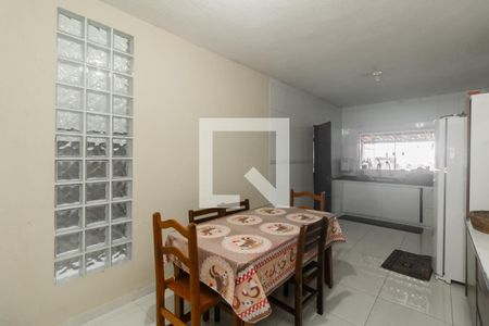 Casa à venda com 190m², 3 quartos e 6 vagas Casa à venda com 190m², 3 quartos e 6 vagasCozinha