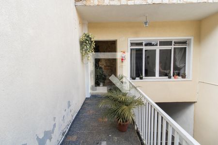 Casa à venda com 190m², 3 quartos e 6 vagas Casa à venda com 190m², 3 quartos e 6 vagasEntrada