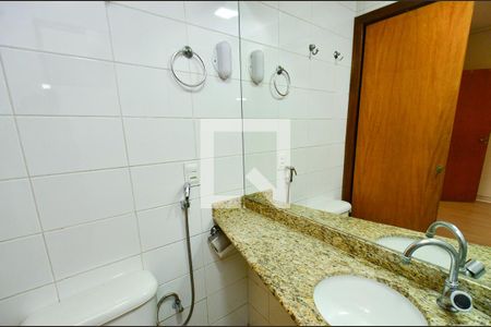 Apartamento à venda com 244m², 4 quartos e 3 vagas Apartamento à venda com 244m², 4 quartos e 3 vagasBanheiro suite1