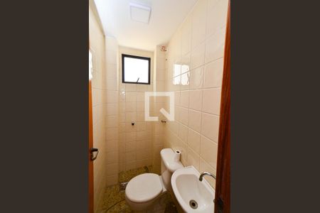 Apartamento à venda com 244m², 4 quartos e 3 vagas Apartamento à venda com 244m², 4 quartos e 3 vagasBanheiro serviço