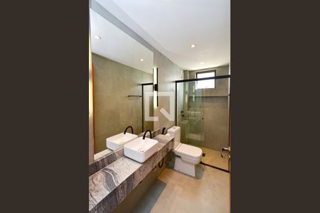 Apartamento à venda com 244m², 4 quartos e 3 vagas Apartamento à venda com 244m², 4 quartos e 3 vagasBanheiro social