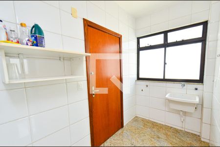 Apartamento à venda com 244m², 4 quartos e 3 vagas Apartamento à venda com 244m², 4 quartos e 3 vagasArea serviço