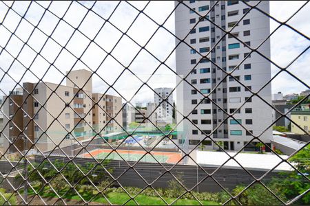 Apartamento à venda com 244m², 4 quartos e 3 vagas Apartamento à venda com 244m², 4 quartos e 3 vagasVista