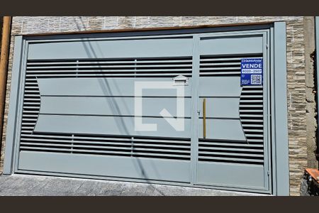 Casa para alugar com 250m², 3 quartos e 2 vagasFachada + Plaquinha