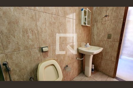 Casa para alugar com 250m², 3 quartos e 2 vagasBanheiro 2