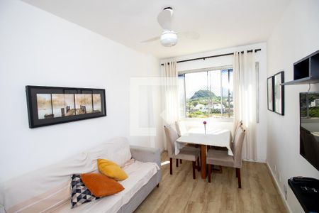 Sala de apartamento à venda com 2 quartos, 60m² em Barra da Tijuca, Rio de Janeiro
