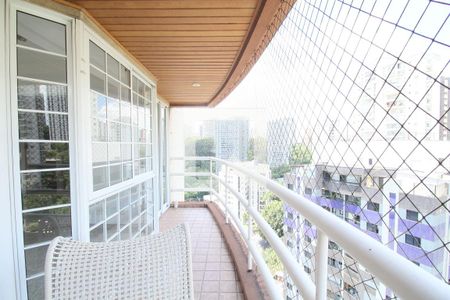 Apartamento à venda com 96m², 2 quartos e 2 vagasVaranda Suíte 1