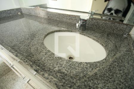 Apartamento à venda com 96m², 2 quartos e 2 vagasBanheiro suíte 1