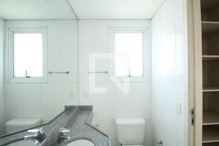Apartamento à venda com 96m², 2 quartos e 2 vagasBanheiro suíte 2