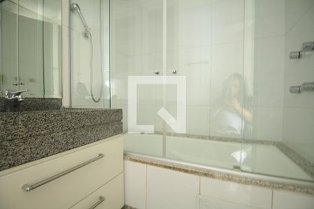 Apartamento à venda com 96m², 2 quartos e 2 vagasBanheiro suíte 1