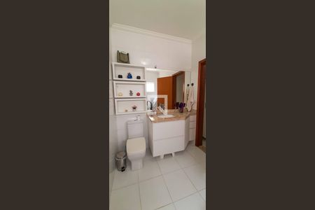 Casa à venda com 182m², 3 quartos e 2 vagasBanheiro da Suíte 1