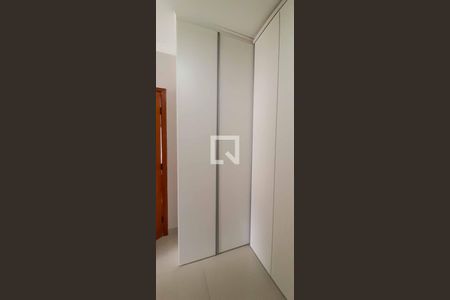 Casa à venda com 182m², 3 quartos e 2 vagasCloset