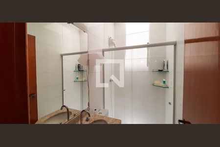 Casa à venda com 182m², 3 quartos e 2 vagasBanheiro Social