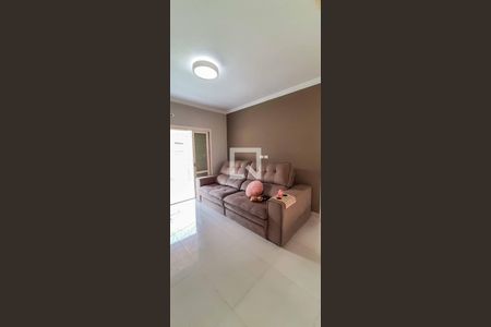 Casa à venda com 182m², 3 quartos e 2 vagasSala de TV