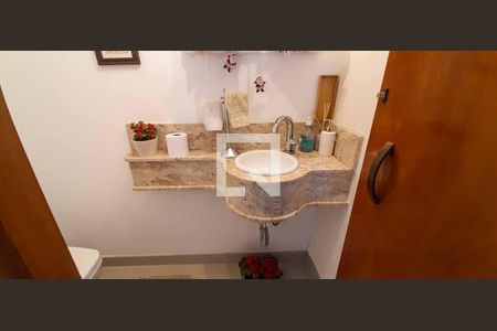 Casa à venda com 182m², 3 quartos e 2 vagasLavabo