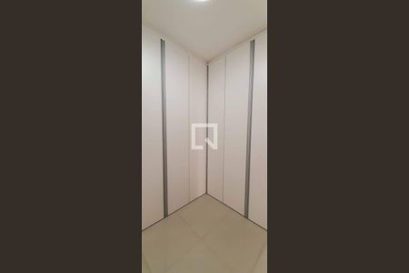 Casa à venda com 182m², 3 quartos e 2 vagasCloset