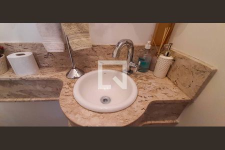 Casa à venda com 182m², 3 quartos e 2 vagasLavabo