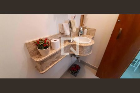 Casa à venda com 182m², 3 quartos e 2 vagasLavabo